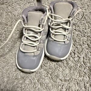 Jordan Kids Sneakers in Gray and White
